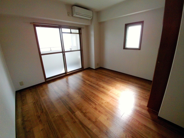 フローラ甲南山手の洋室