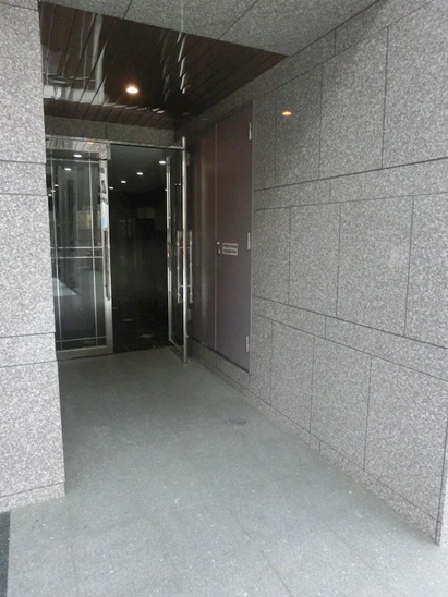 【エントランス】ウイング宝町サード 