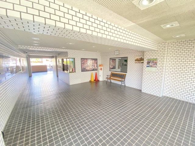 シャルマンコーポ新田辺のエントランス|清潔なエントランスです