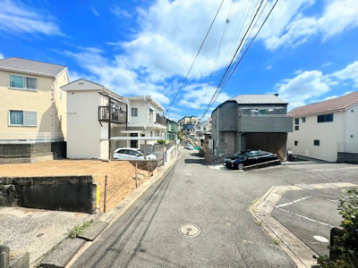 【前面道路含む現地写真】 | ◆横浜市緑区北八朔町新築住宅◆ | ◆前面道路も幅員があり車の運転も安心！前面道路は閑静な住宅地。車通りの少ない道路です。お子様にも安心です。

