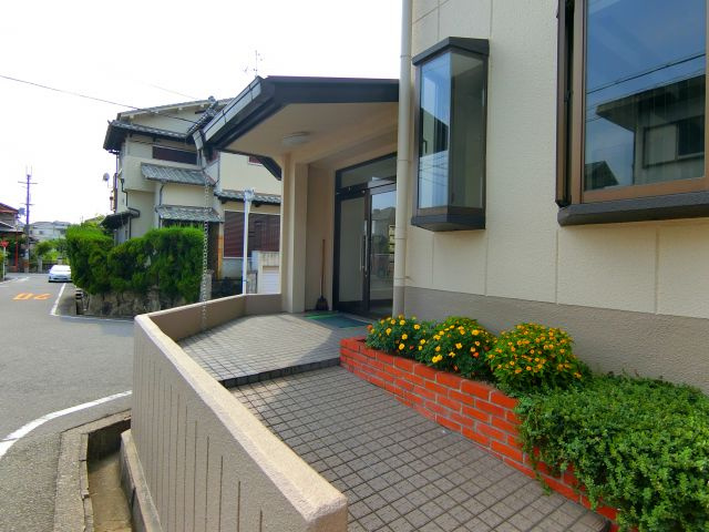 ラ・グレース金剛のエントランス