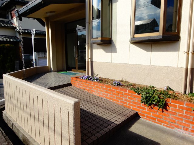 ラ・グレース金剛のエントランス