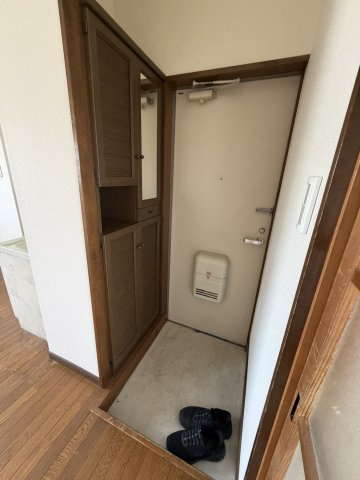 小宅コーポの玄関