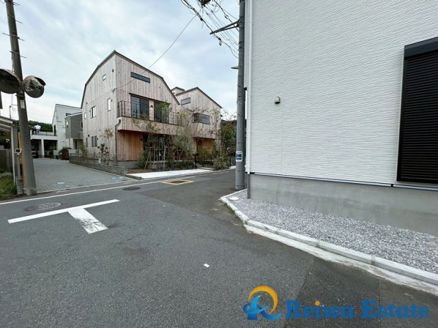 新築戸建　藤沢市辻堂東海岸3丁目の前面道路含む現地写真