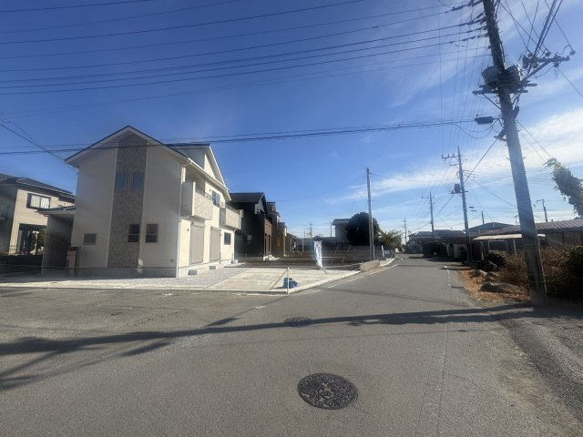 新築　みどり市大間々町大間々　Bloomin　Garden　1号棟の前面道路含む現地写真|現地写真　南側接道幅員約5.4ｍ　西側接道幅員約4.3ｍ