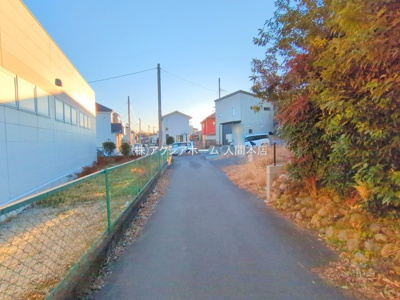 【前面道路含む現地写真】 | 入間市春日町2丁目・全1区画　建築条件なし土地　 | 2025年1月31日撮影