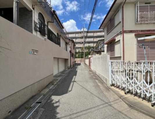 楠町　売土地の前面道路含む現地写真