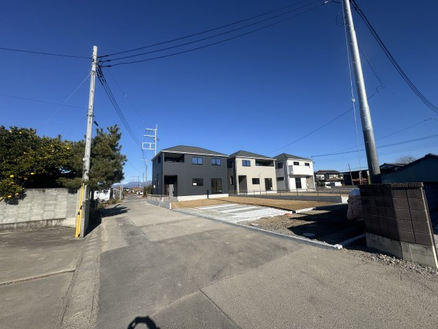 新築　伊勢崎市東上之宮町1期　1号棟の前面道路含む現地写真|西側接道幅員約4.9ｍ