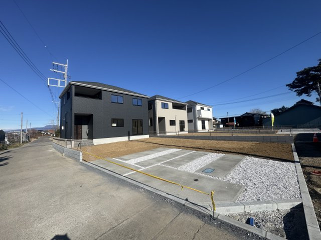 新築　伊勢崎市東上之宮町1期　1号棟の駐車場|現地写真　駐車スペースは並列3台分可能です！
