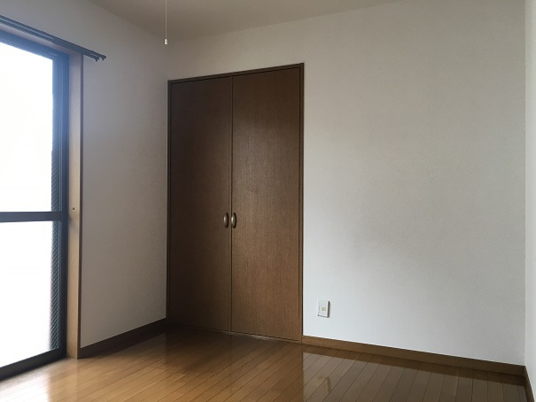 ナガヤハイツの洋室