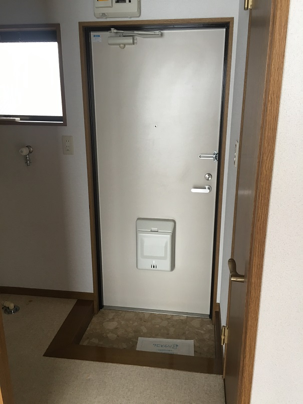 ナガヤハイツの玄関