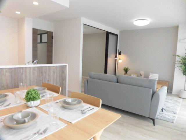 アルファステイツ桟橋通りの居間・リビング