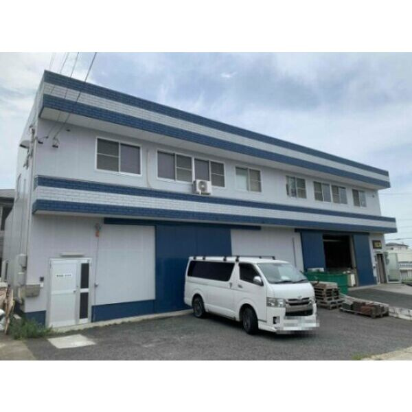 稲垣二階建事務所付倉庫(駐車場3台)の外観