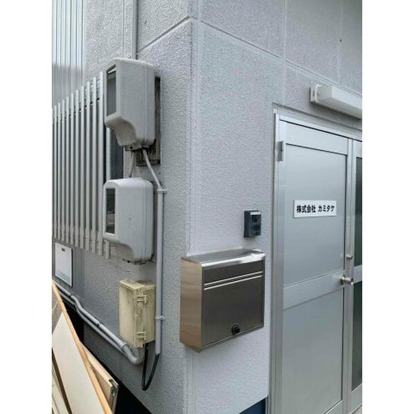 稲垣二階建事務所付倉庫(駐車場3台)の外観