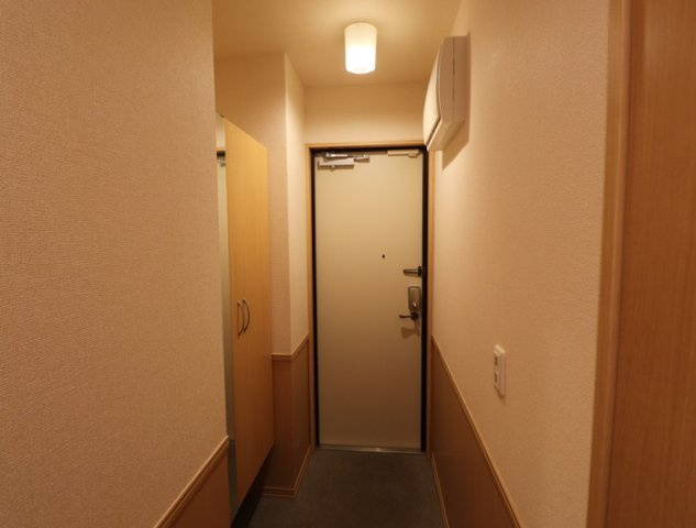 ルミエール国府の玄関