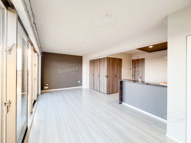 アインス鳥飼の居間・リビング|広いリビング☆