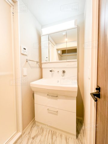 アインス鳥飼の洗面所|広い洗面スペースです★