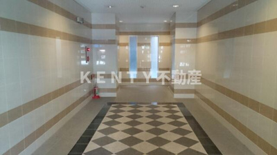 【エントランス】 | グランアルブル | 落ち着いたエントランスです