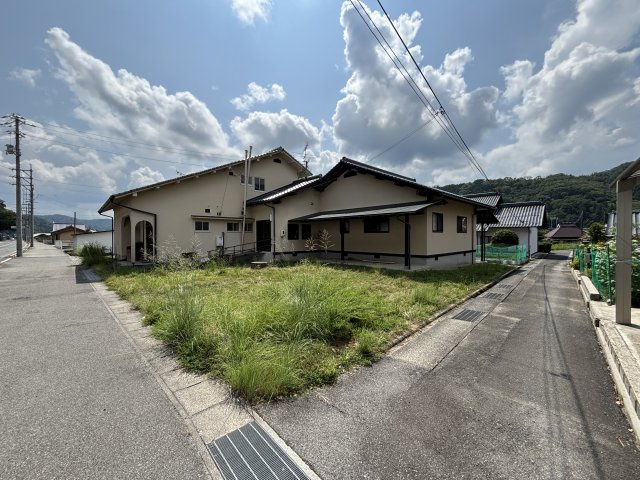 中古戸建　吉田町相合の前面道路含む現地写真