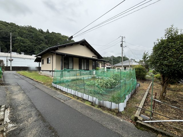 中古戸建　吉田町相合の前面道路含む現地写真