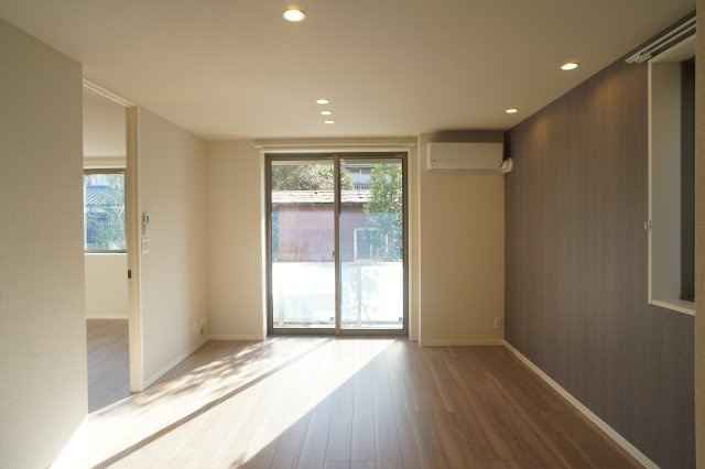 ソレイユ東菅野の居間・リビング|LDK13.9帖♪南向きで日当り良好♪