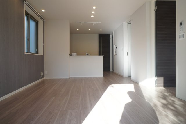 ソレイユ東菅野の居間・リビング|LDK13.9帖♪