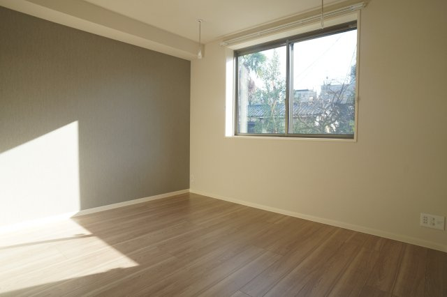 ソレイユ東菅野の寝室|洋室6.7帖♪