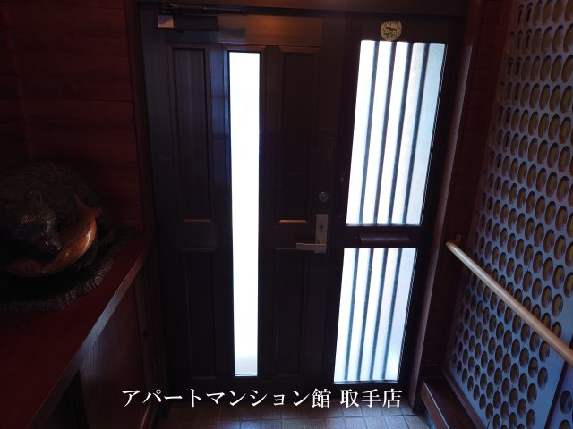 羽根野すえ邸３のエントランス
