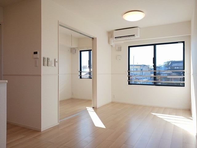 ファームヒルズの居間・リビング