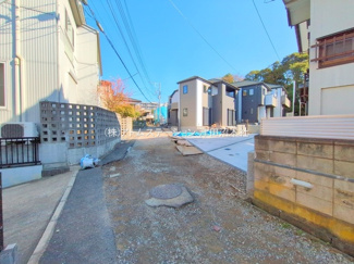 【前面道路含む現地写真】