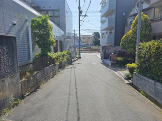 【前面道路含む現地写真】