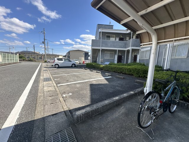 サンセールⅢの駐車場