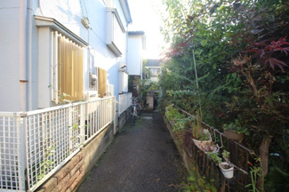 【前面道路含む現地写真】