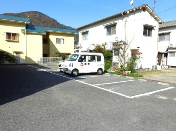 ヒルクレストSの駐車場