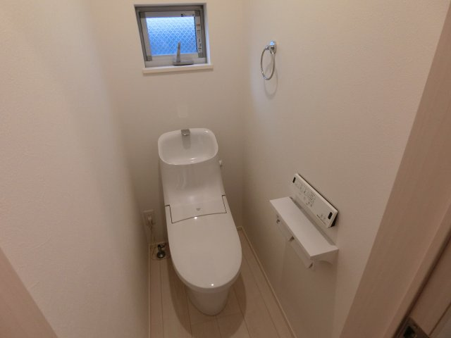 川崎市中原区井田中ノ町戸建のトイレ