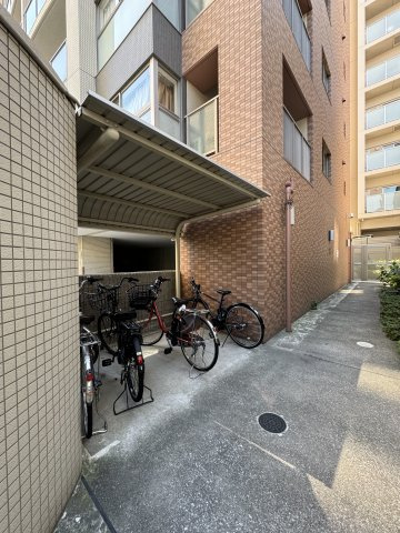 ノステルコート夕陽丘の駐車場