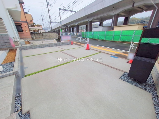 『八王子市新築戸建て』八王子市長沼町699-2【仲介手数料無料】　１０期の駐車場|～仲介手数料無料☆八王子ひなた不動産～八王子市長沼町　新築戸建て