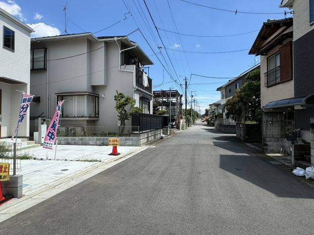 松戸市常盤平６丁目新築戸建【常盤平第一小学校：9分】の前面道路含む現地写真|南側前面道路・幅員約6ｍ
