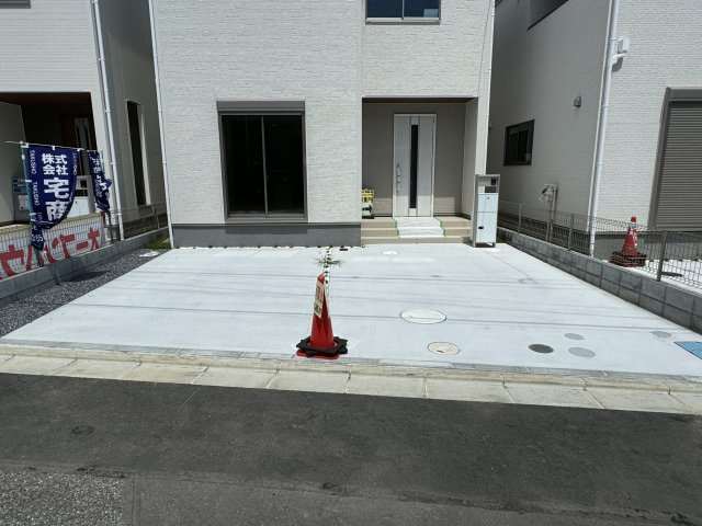 松戸市常盤平６丁目新築戸建【常盤平第一小学校：9分】の駐車場|4号棟駐車スペース・並列２台駐車可