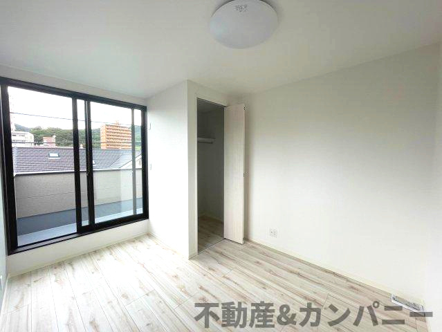 3000万以下で鷹子に住める！かっこいい女性に住んでほしい家の洋室|明るい洋室です