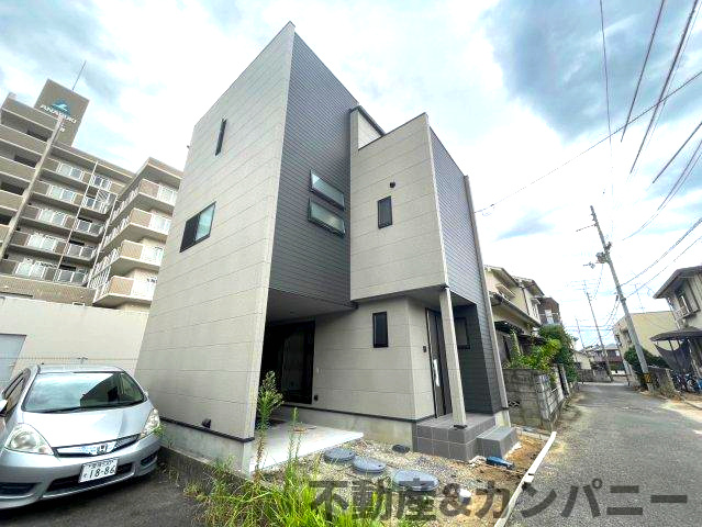 3000万以下で鷹子に住める！かっこいい女性に住んでほしい家の前面道路含む現地写真