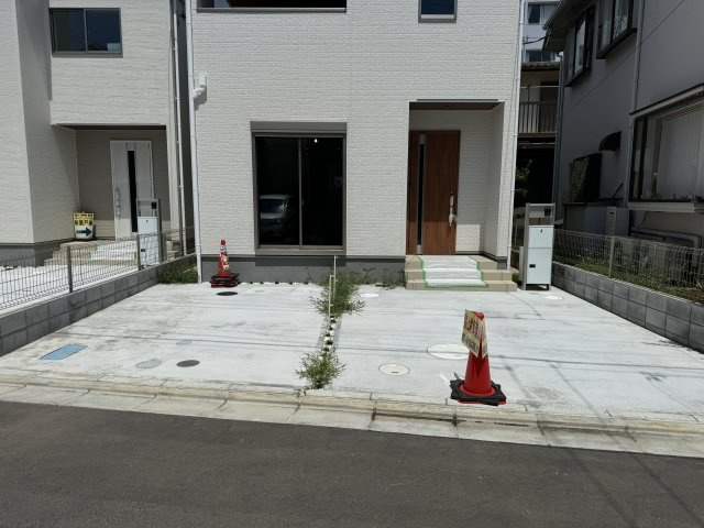 松戸市常盤平６丁目新築戸建【常盤平第一小学校：9分】の駐車場|5号棟駐車スペース・並列２台駐車可