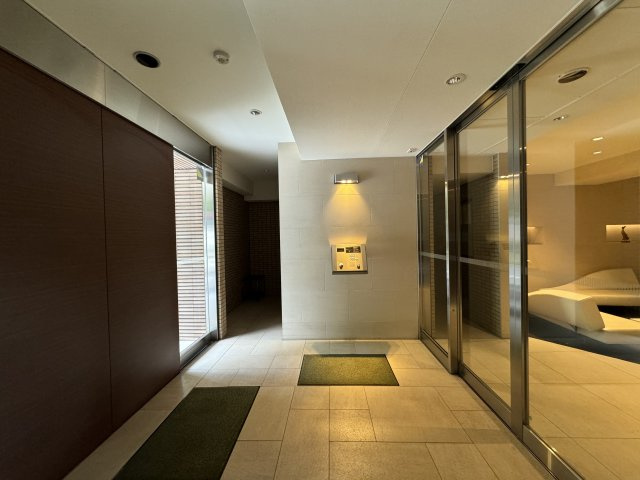 ザ・パームス千駄ヶ谷のエントランス