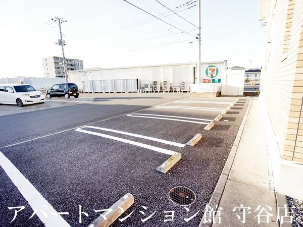 プランドールの駐車場