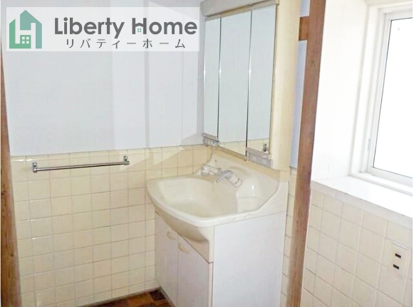 日立市久慈町5丁目　中古戸建の独立洗面台