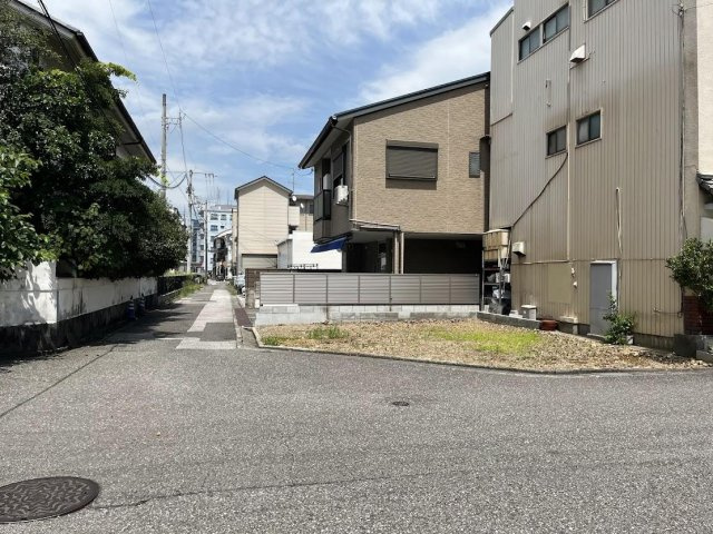 高知市桟橋通　店舗付き住宅の駐車場