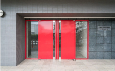 【エントランス】 | グランフォースときわ台　※9/16内見開始 | 赤いドアがポイントのエントランス(^_^)/