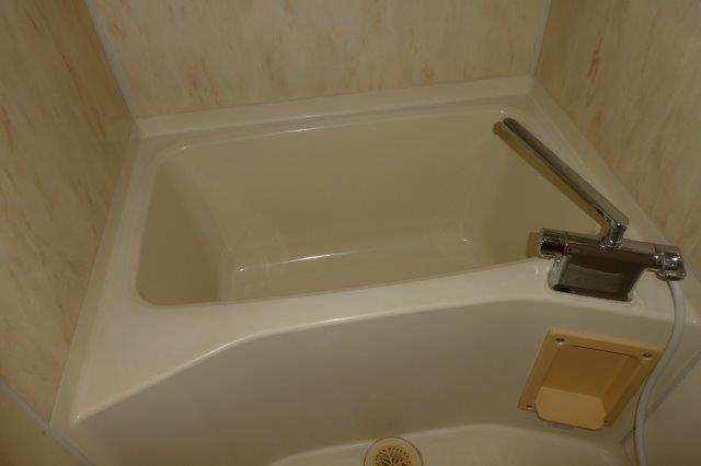 倉敷市新田のアパートの浴室