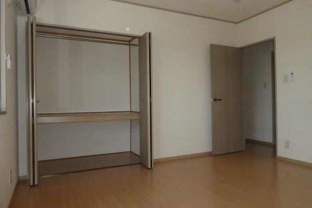 倉敷市新田のアパートの洋室