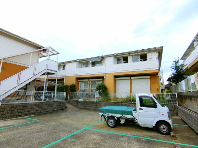 リトルバレイＡ棟の駐車場